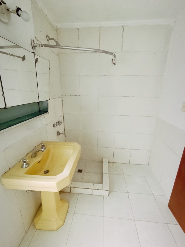 Amplia casa en Complejo  Zona Toma.