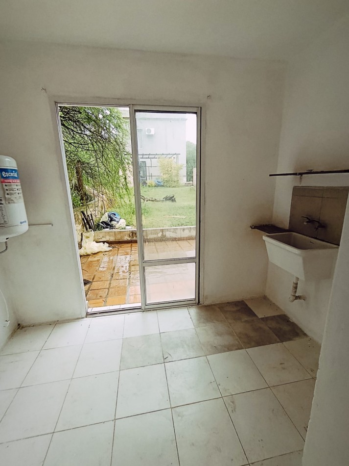 Amplia casa en Complejo  Zona Toma.