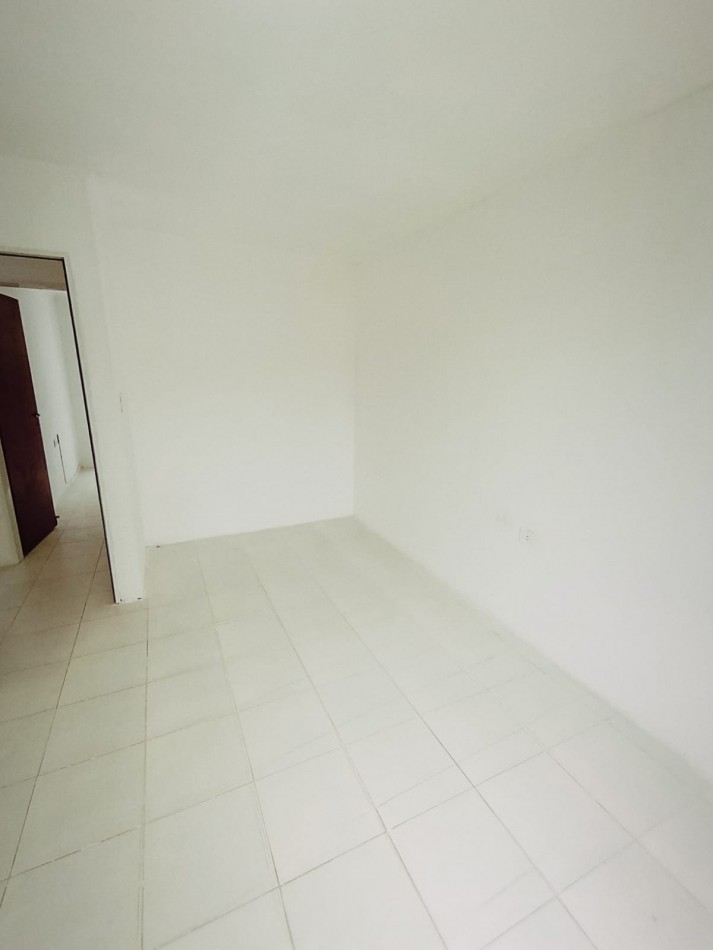 Amplia casa en Complejo  Zona Toma.