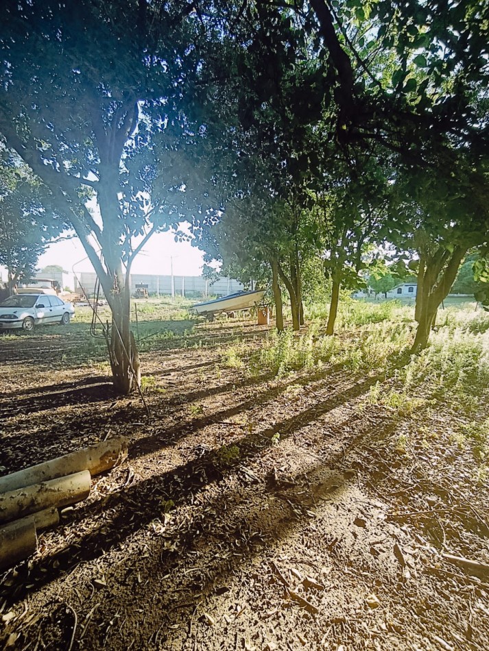 Terreno  de gran tamaño total o dividido excelente zona. 