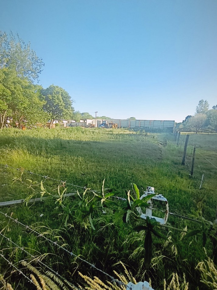 Terreno  de gran tamaño total o dividido excelente zona. 