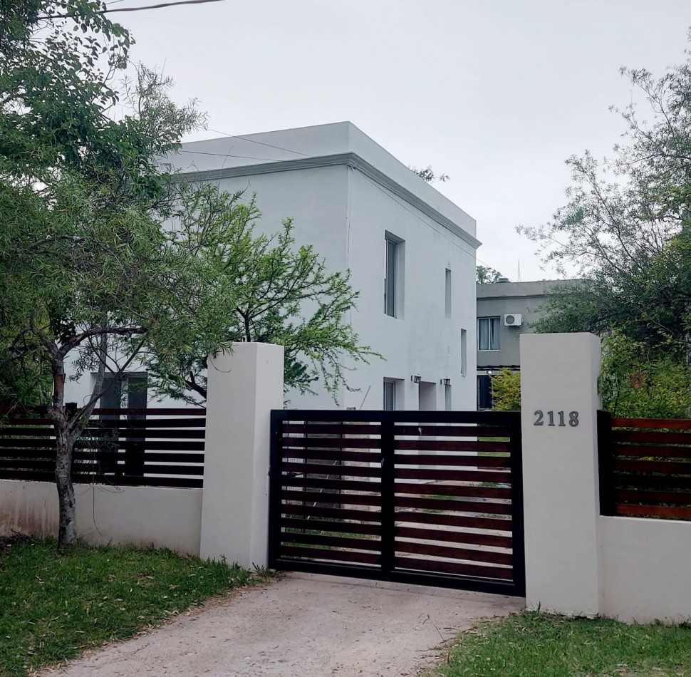 Amplia casa en Complejo  Zona Toma.