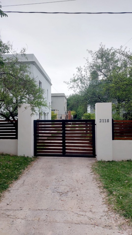 Amplia casa en Complejo  Zona Toma.