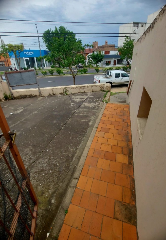 Propiedad en gran terreno para remodelar o Proyecto.