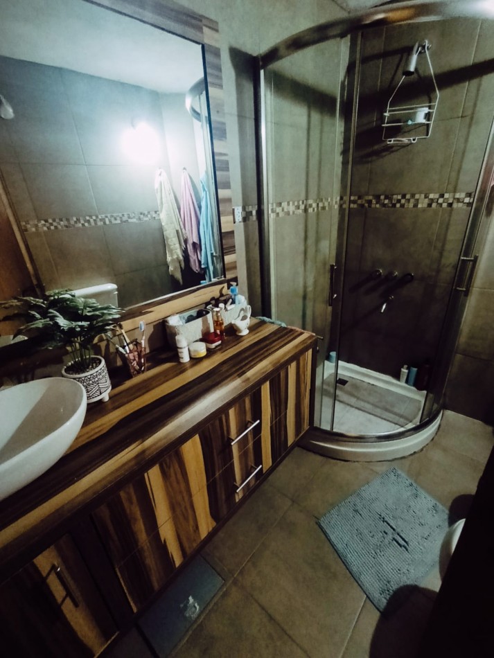 En venta exclusiva y exquisita casa de 3 dormitorios con pileta zona Brown y Grella 