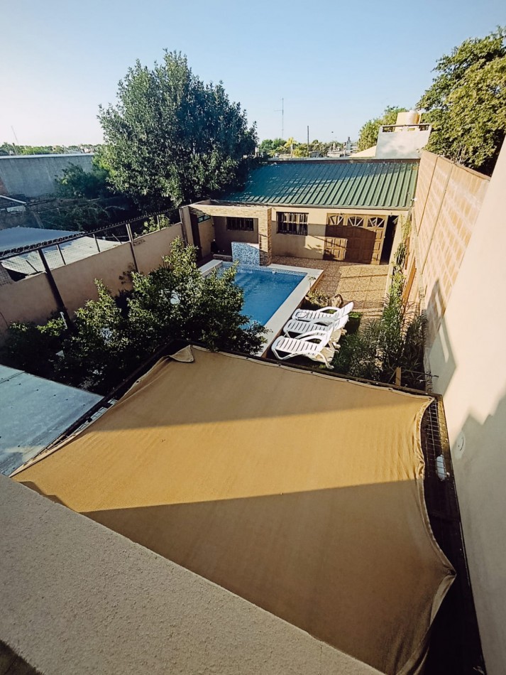 En venta exclusiva y exquisita casa de 3 dormitorios con pileta zona Brown y Grella 