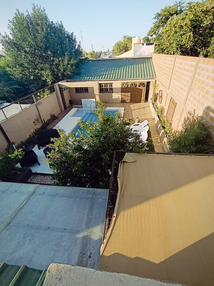 En venta exclusiva y exquisita casa de 3 dormitorios con pileta zona Brown y Grella 