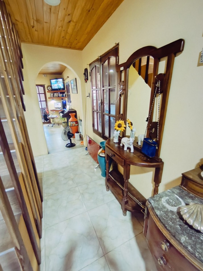 En venta exclusiva y exquisita casa de 3 dormitorios con pileta zona Brown y Grella 