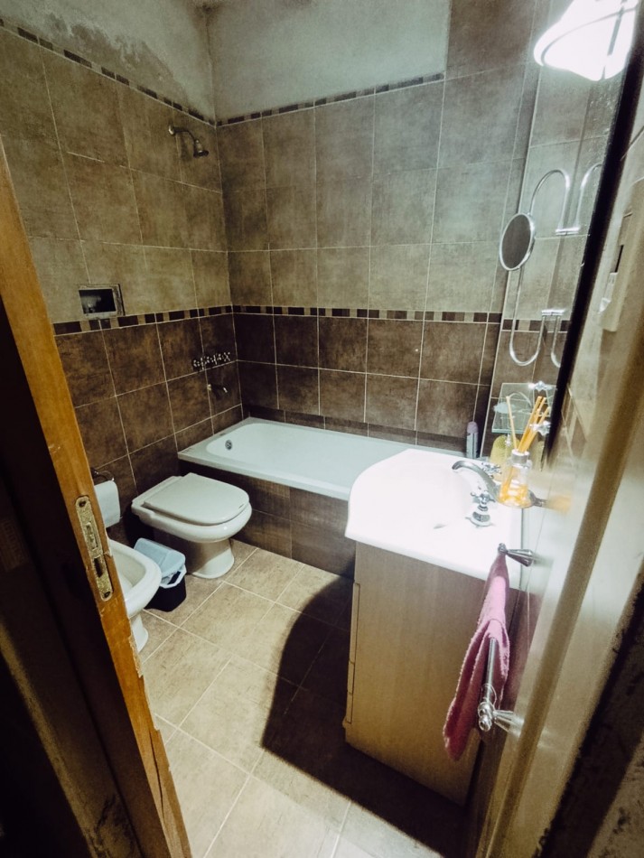 En venta exclusiva y exquisita casa de 3 dormitorios con pileta zona Brown y Grella 