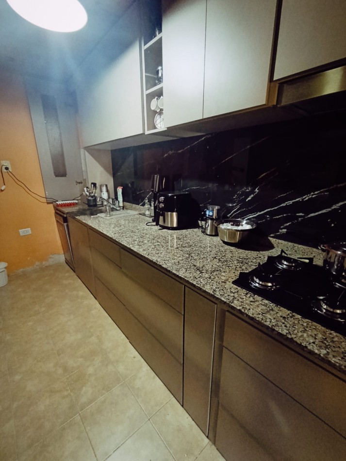 En venta exclusiva y exquisita casa de 3 dormitorios con pileta zona Brown y Grella 