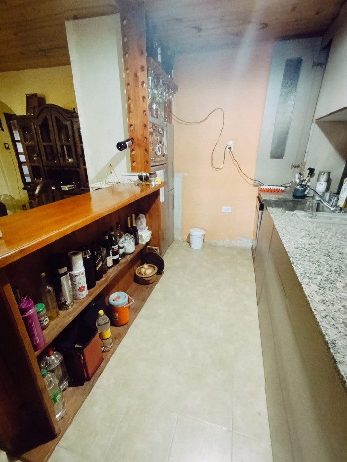 En venta exclusiva y exquisita casa de 3 dormitorios con pileta zona Brown y Grella 