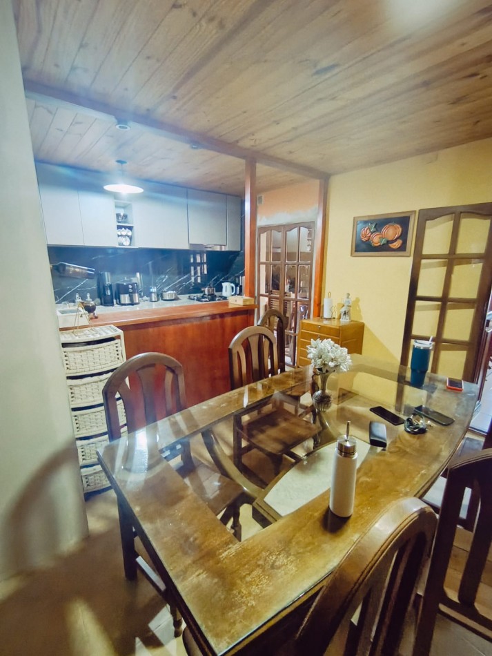 En venta exclusiva y exquisita casa de 3 dormitorios con pileta zona Brown y Grella 