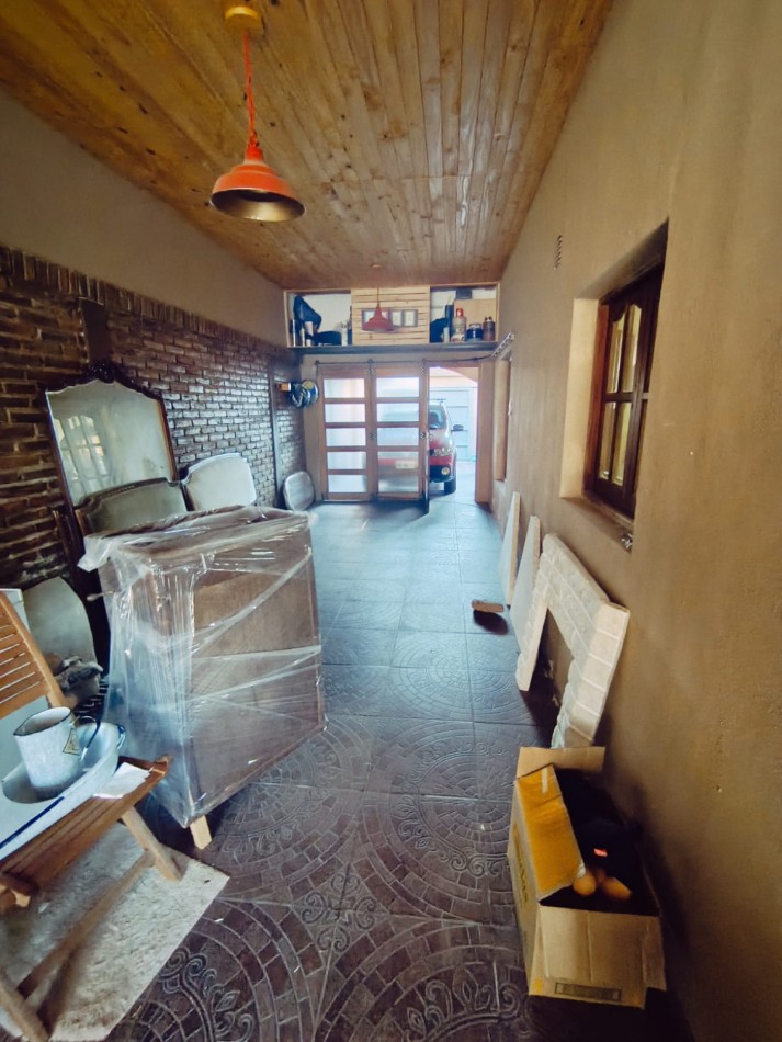 En venta exclusiva y exquisita casa de 3 dormitorios con pileta zona Brown y Grella 