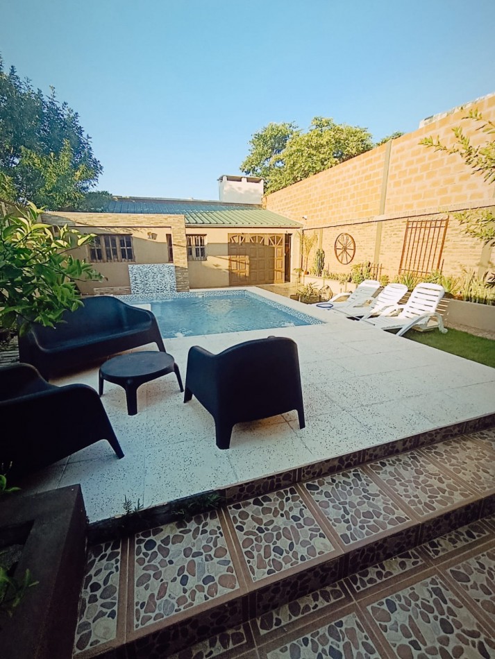 En venta exclusiva y exquisita casa de 3 dormitorios con pileta zona Brown y Grella 