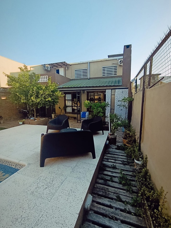 En venta exclusiva y exquisita casa de 3 dormitorios con pileta zona Brown y Grella 