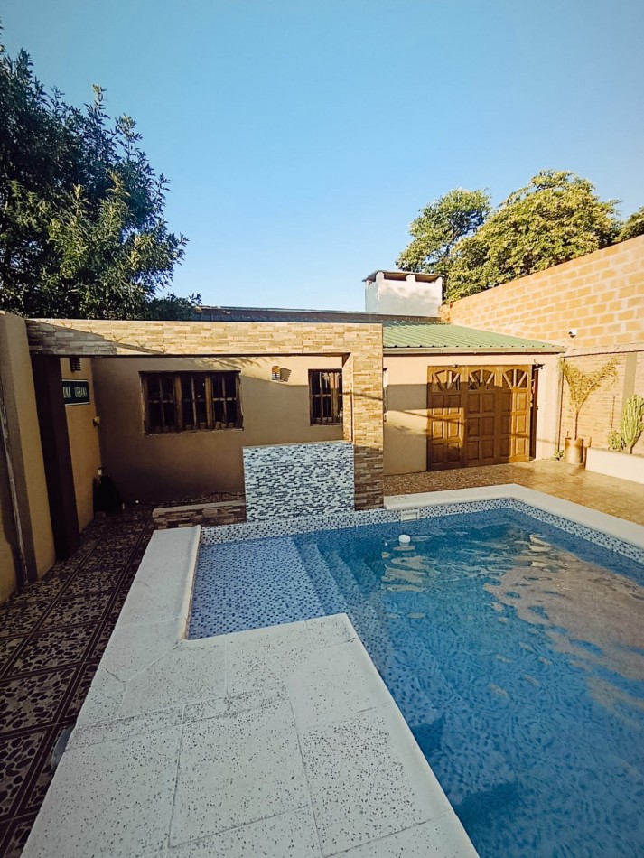 En venta exclusiva y exquisita casa de 3 dormitorios con pileta zona Brown y Grella 