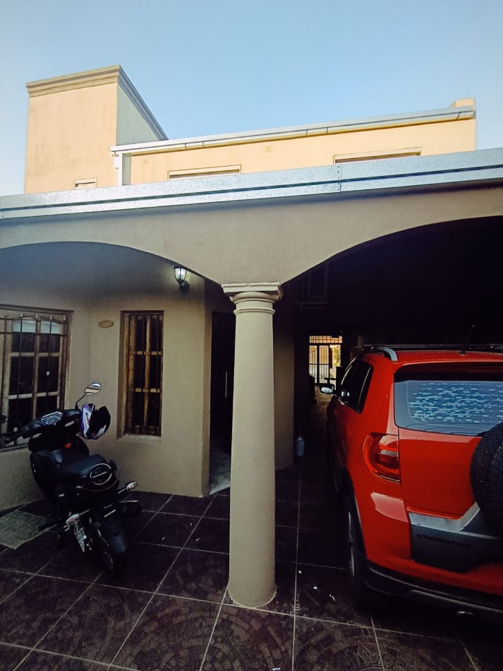 En venta exclusiva y exquisita casa de 3 dormitorios con pileta zona Brown y Grella 