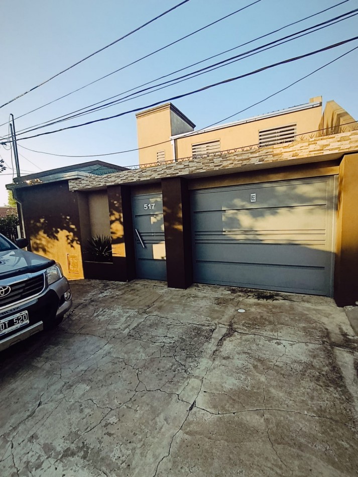 En venta exclusiva y exquisita casa de 3 dormitorios con pileta zona Brown y Grella 