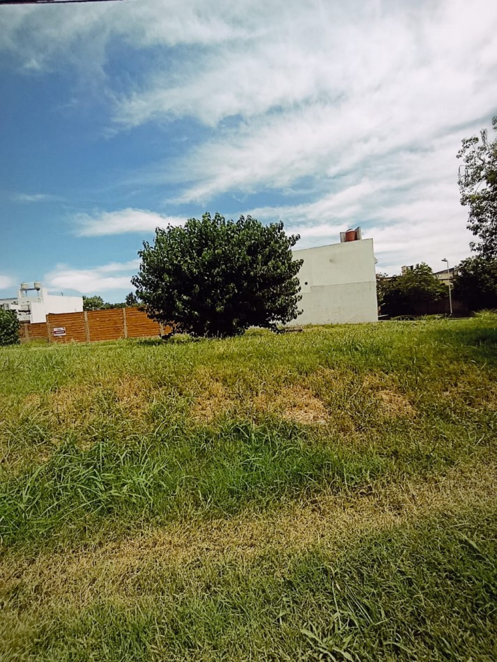 Lote en venta zona de altisimo crecimiento.