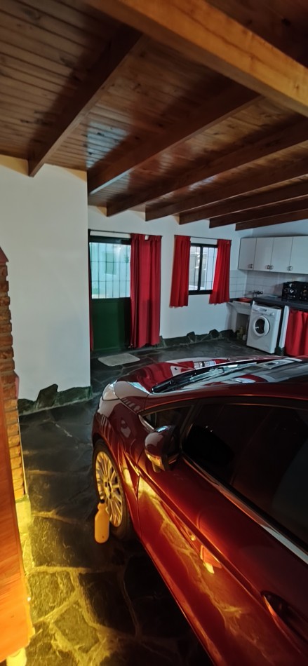 Muy linda casa con pileta y super funcional. (puede venderse amoblada completa )