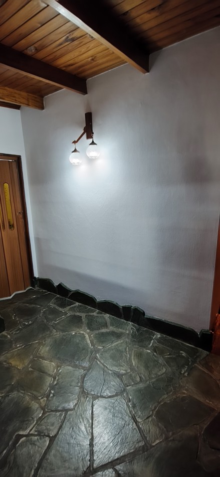 Muy linda casa con pileta y super funcional. (puede venderse amoblada completa )