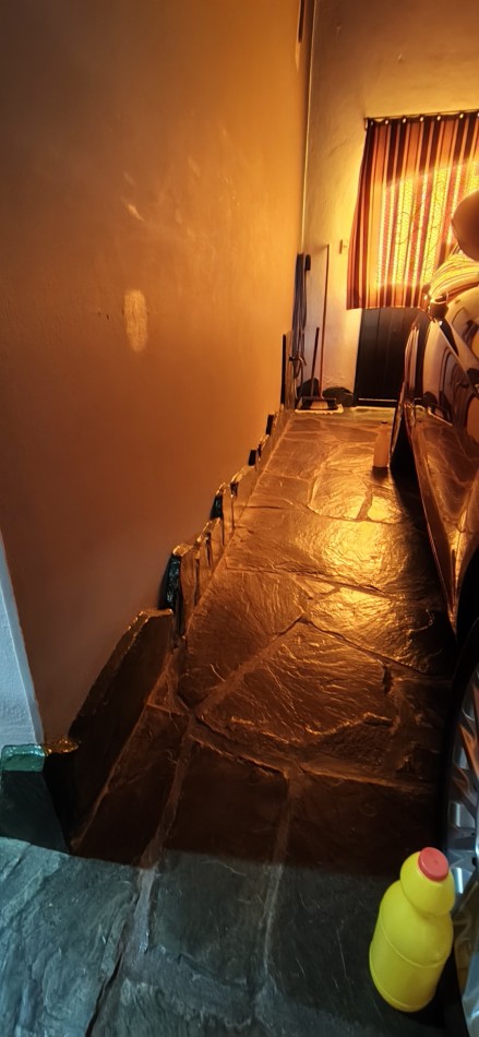 Muy linda casa con pileta y super funcional. (puede venderse amoblada completa )