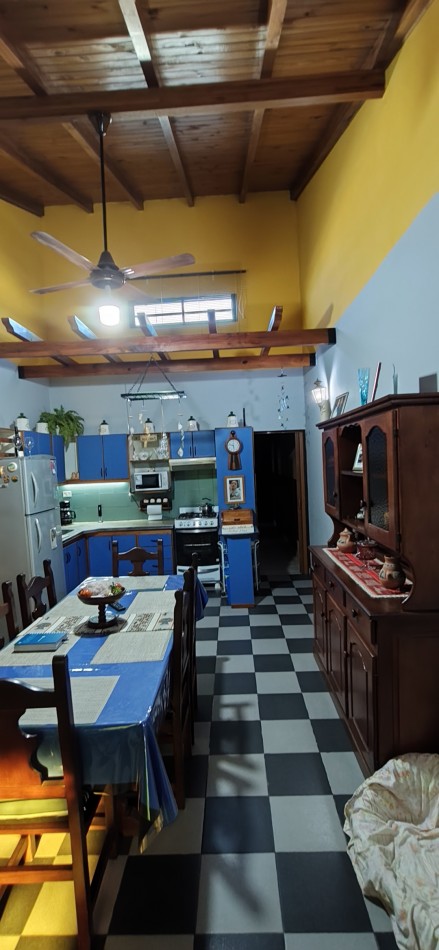 Muy linda casa con pileta y super funcional. (puede venderse amoblada completa )