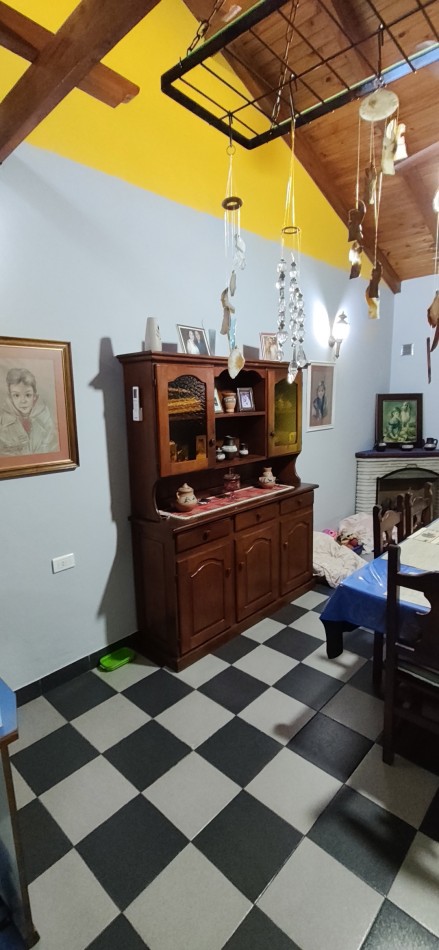Muy linda casa con pileta y super funcional. (puede venderse amoblada completa )
