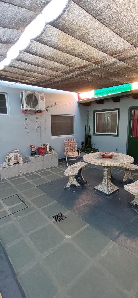Muy linda casa con pileta y super funcional. (puede venderse amoblada completa )