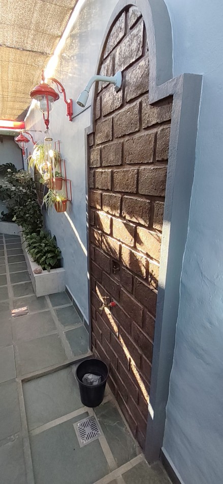 Muy linda casa con pileta y super funcional. (puede venderse amoblada completa )