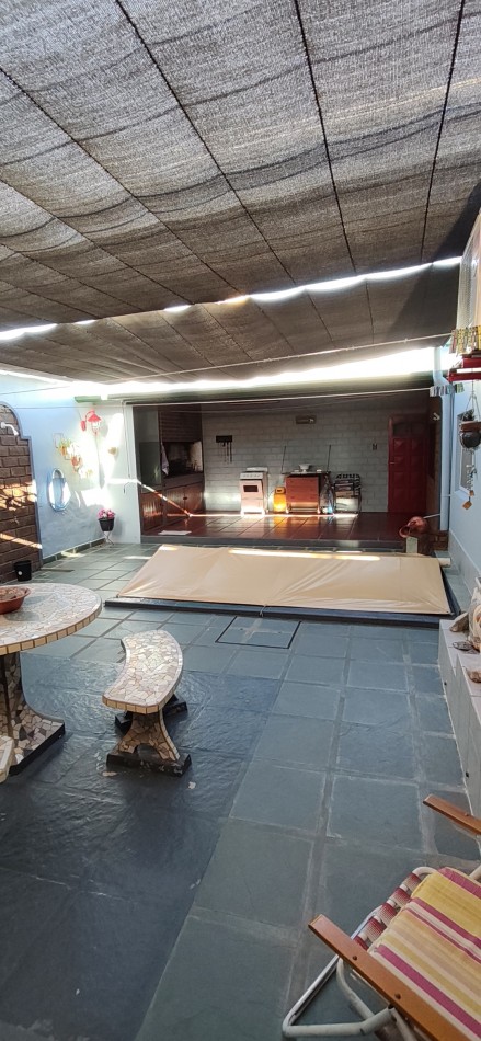 Muy linda casa con pileta y super funcional. (puede venderse amoblada completa )