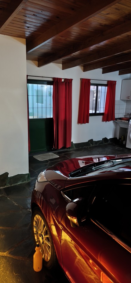 Muy linda casa con pileta y super funcional. (puede venderse amoblada completa )