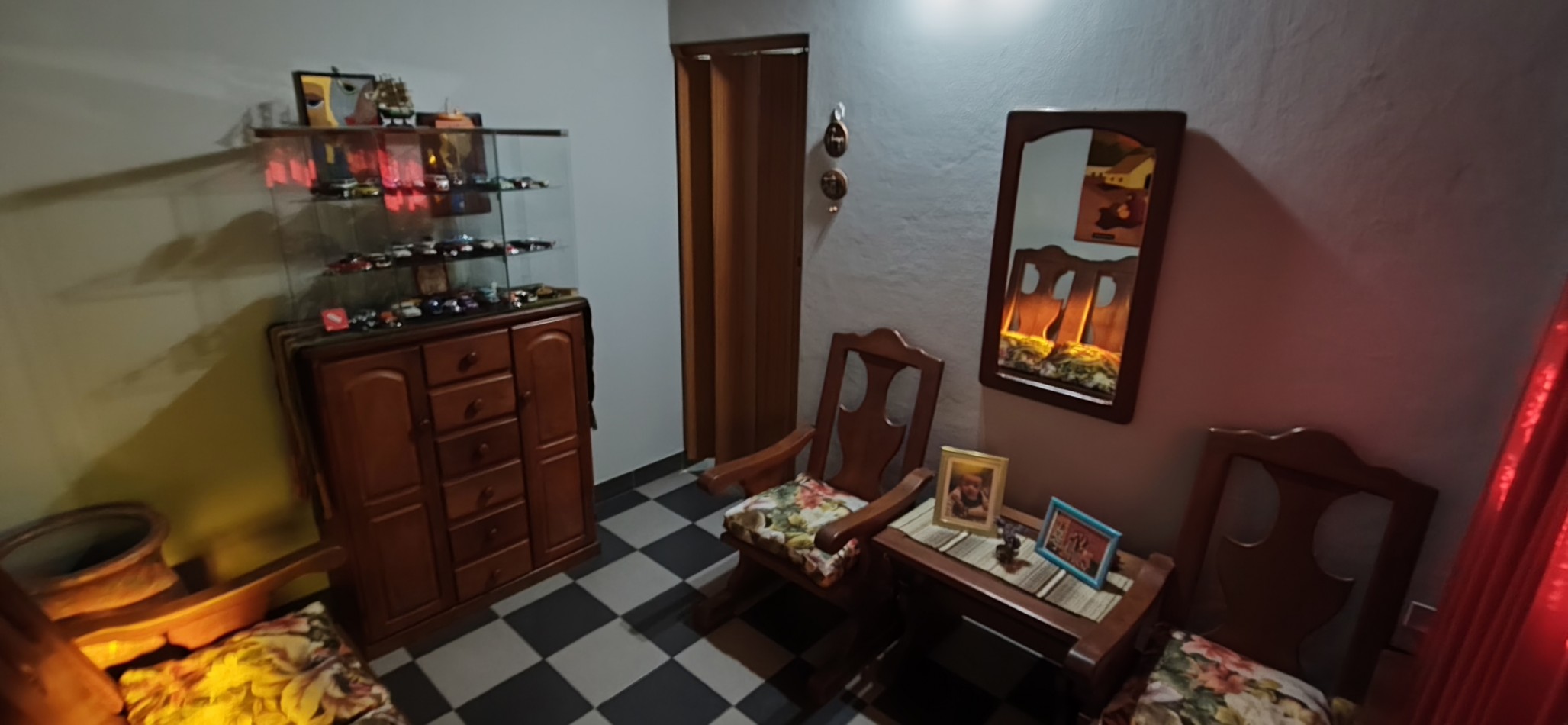 Muy linda casa con pileta y super funcional. (puede venderse amoblada completa )