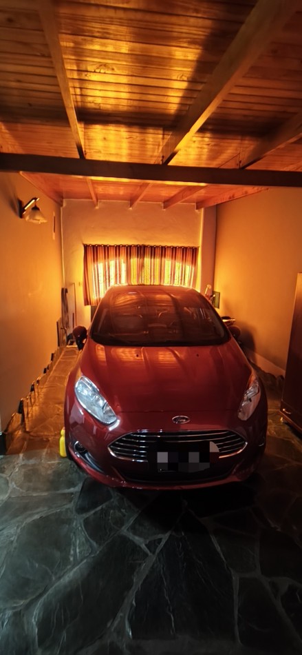 Muy linda casa con pileta y super funcional. (puede venderse amoblada completa )