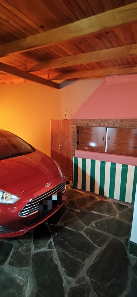 Muy linda casa con pileta y super funcional. (puede venderse amoblada completa )