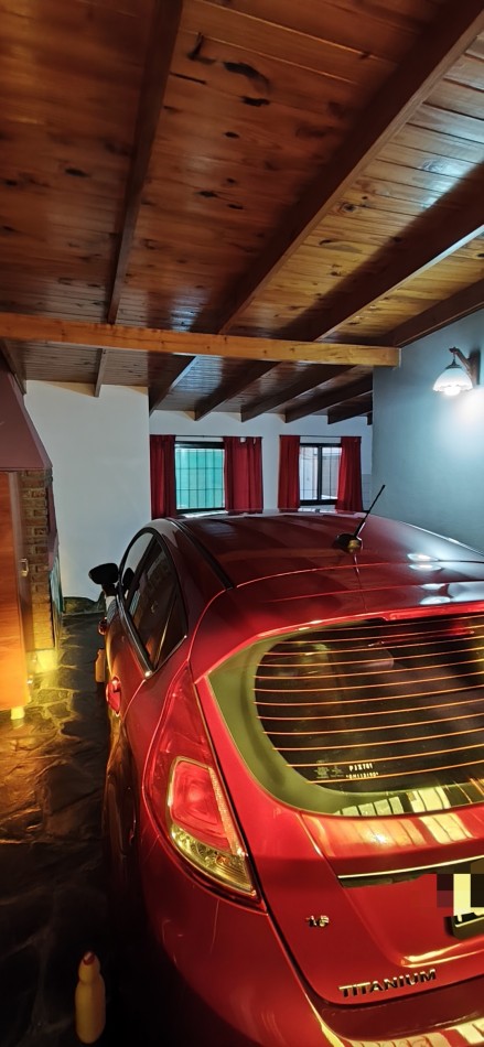 Muy linda casa con pileta y super funcional. (puede venderse amoblada completa )