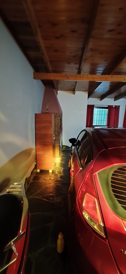 Muy linda casa con pileta y super funcional. (puede venderse amoblada completa )