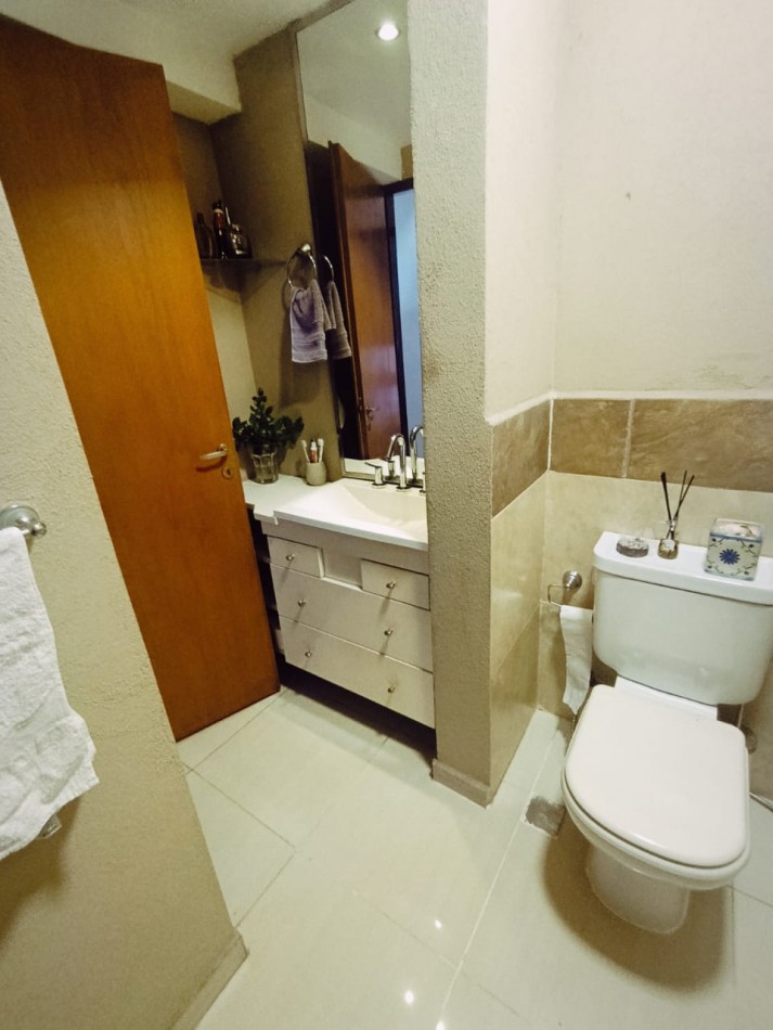  Casa en esquina con pileta y quincho - Zona Escuela de Policia, Parana 