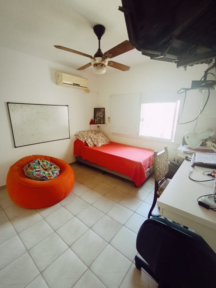  Casa en esquina con pileta y quincho - Zona Escuela de Policia, Parana 