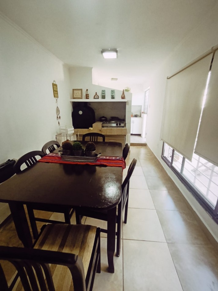  Casa en esquina con pileta y quincho - Zona Escuela de Policia, Parana 