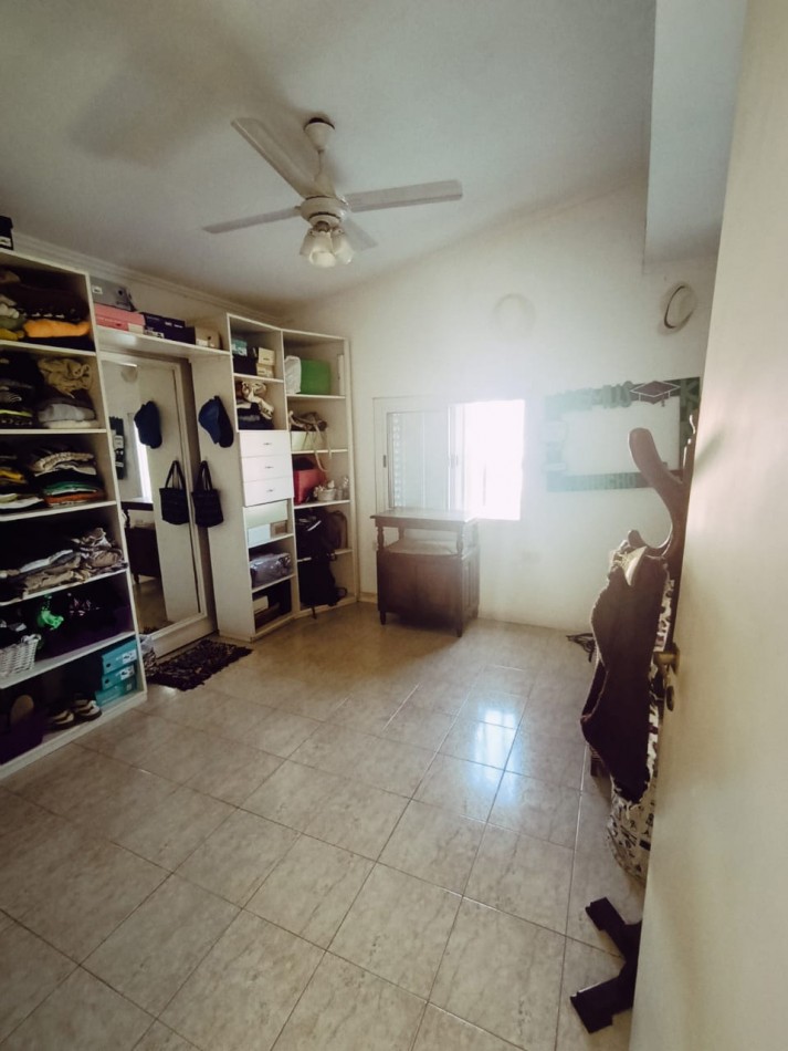  Casa en esquina con pileta y quincho - Zona Escuela de Policia, Parana 