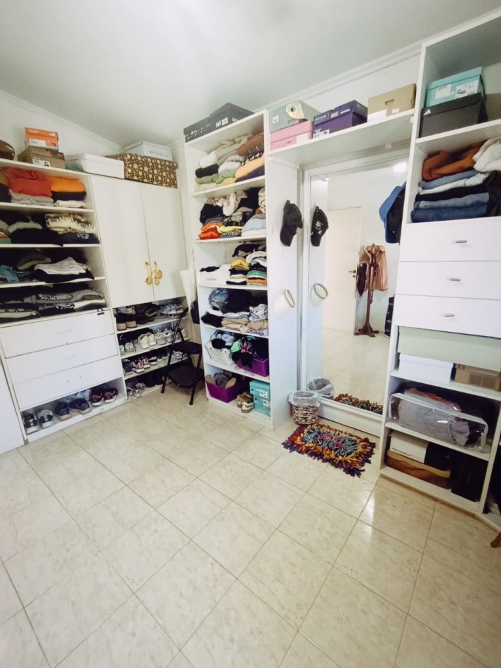  Casa en esquina con pileta y quincho - Zona Escuela de Policia, Parana 