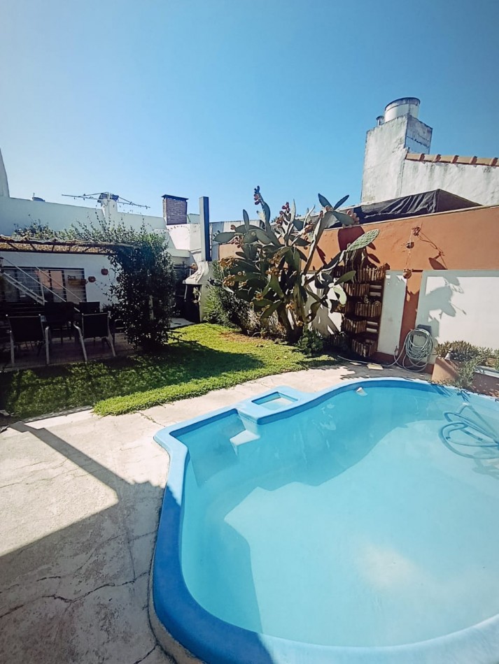  Casa en esquina con pileta y quincho - Zona Escuela de Policia, Parana 