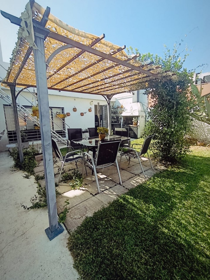  Casa en esquina con pileta y quincho - Zona Escuela de Policia, Parana 