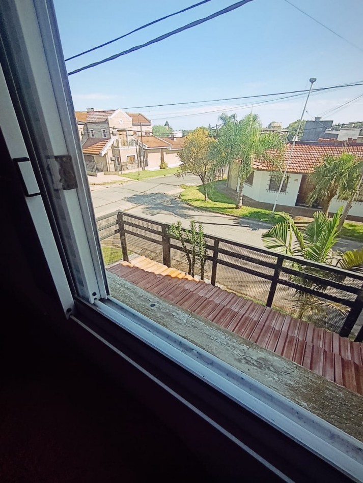  Casa en esquina con pileta y quincho - Zona Escuela de Policia, Parana 