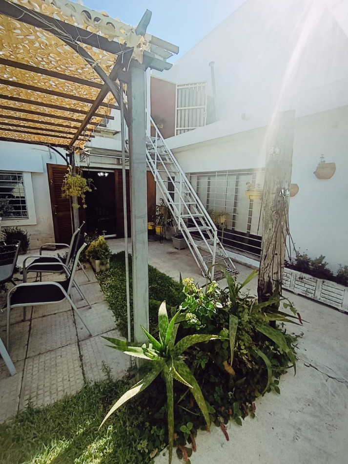  Casa en esquina con pileta y quincho - Zona Escuela de Policia, Parana 