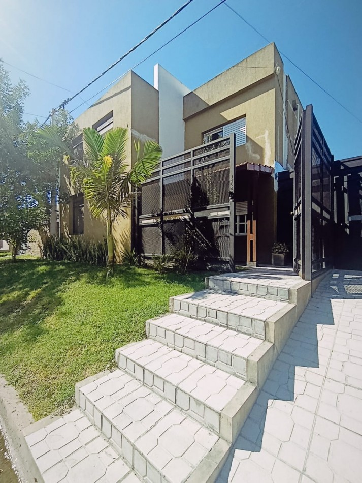  Casa en esquina con pileta y quincho - Zona Escuela de Policia, Parana 