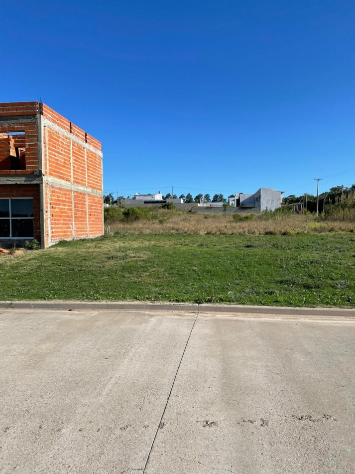 Lotes entrega y financiacion  cuotas fijas y en pesos zona Paracao 