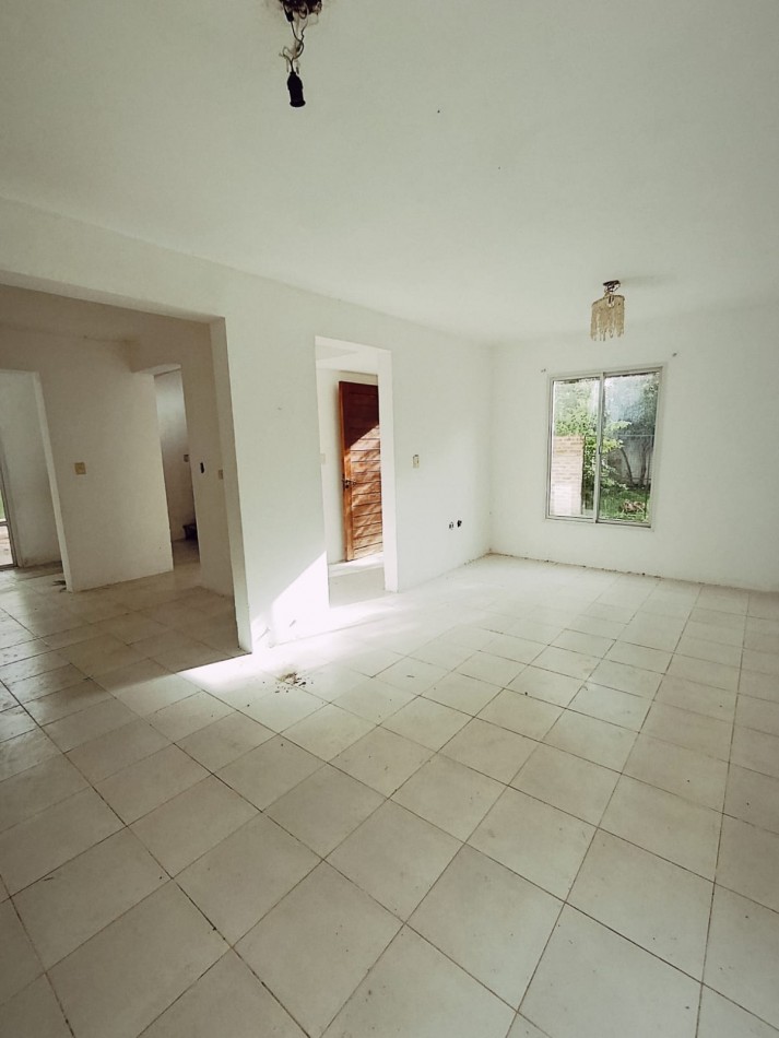 Amplia casa en Complejo  Zona Toma.