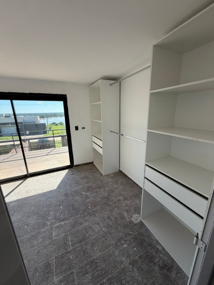 TRIPLEX A ESTRENAR CON VISTA AL RIO.